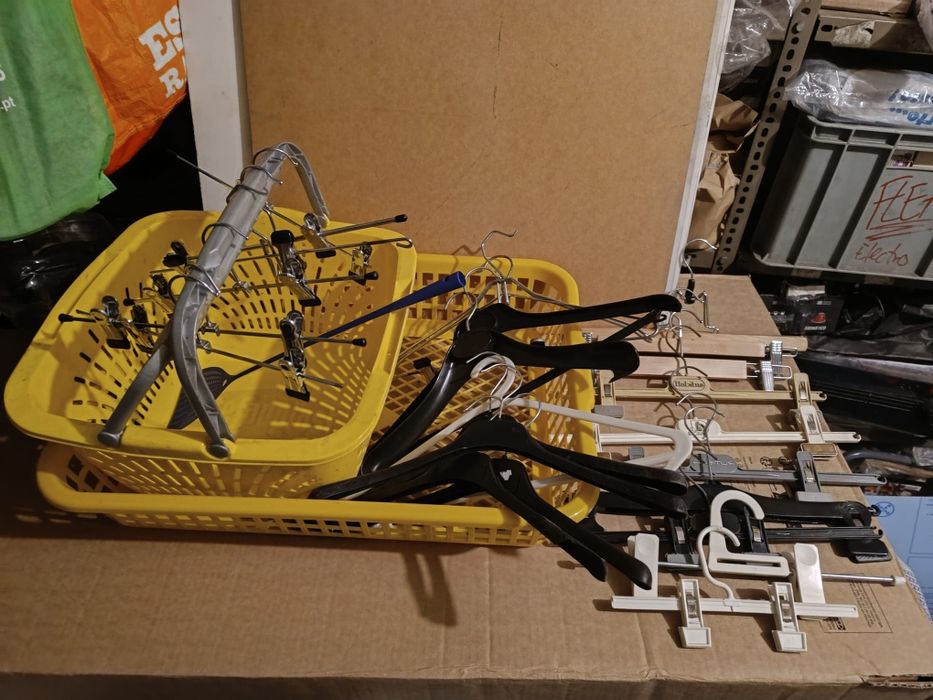 Cestos Roupa + Cabides