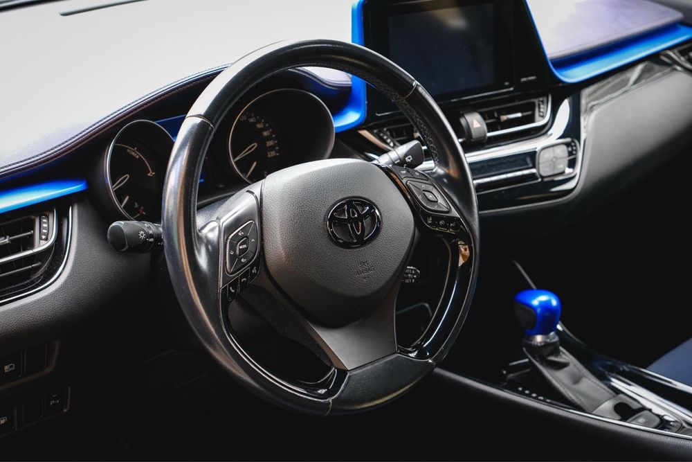 Toyota C-HR lounge 1.8  Hybrid 2017