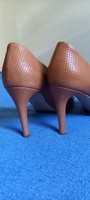 Szpilki Prima Moda 36 karmel