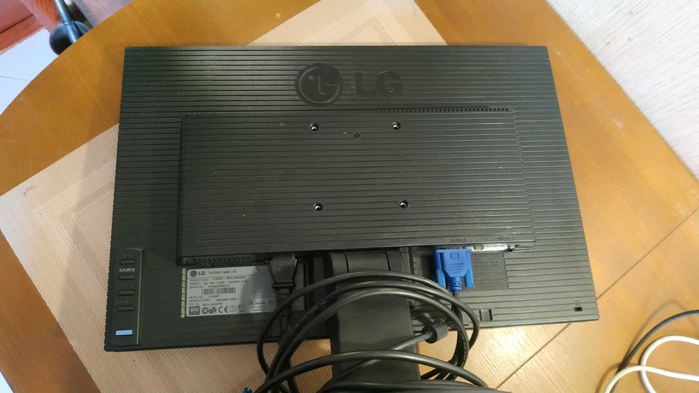 Монитор 19" LG Flatron L194WT-BF