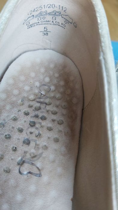Złote skórzane buty damskie