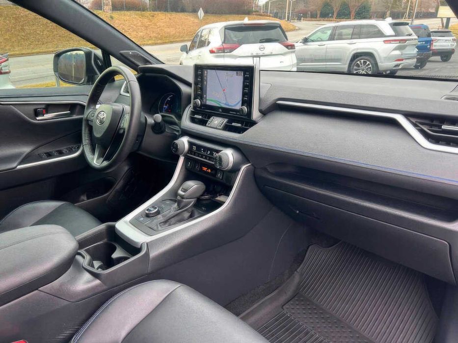 Toyota RAV4 XSE      2021