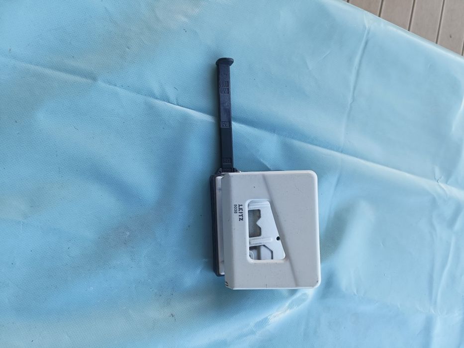 Furador escolar leitz