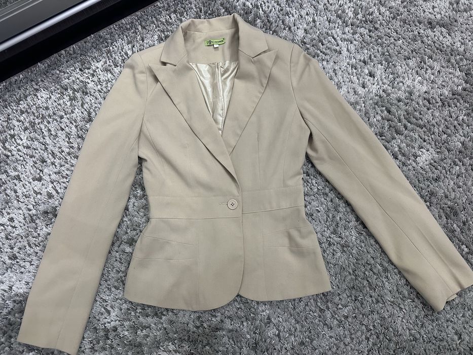 Жакет жіночий приталений