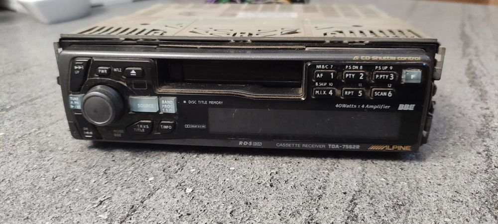 Radio samochodowe marki Alpine TDA-7562R sprawne subwoofer kasety