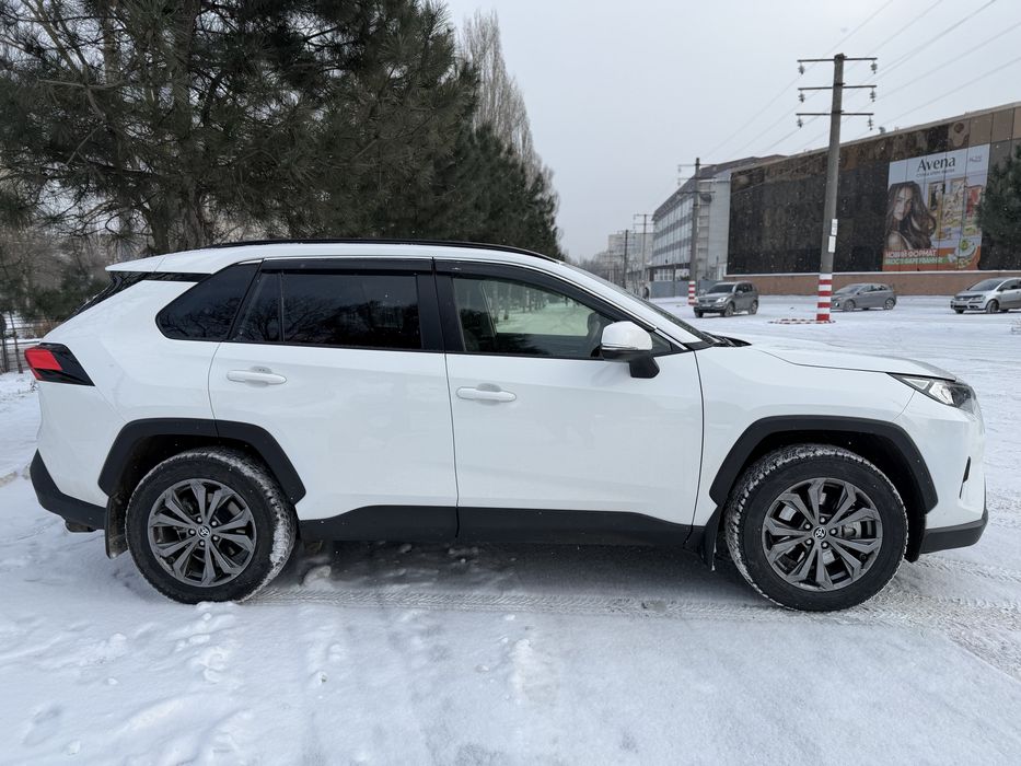 Продам Toyota RAV 4 Гибрид 2023г.