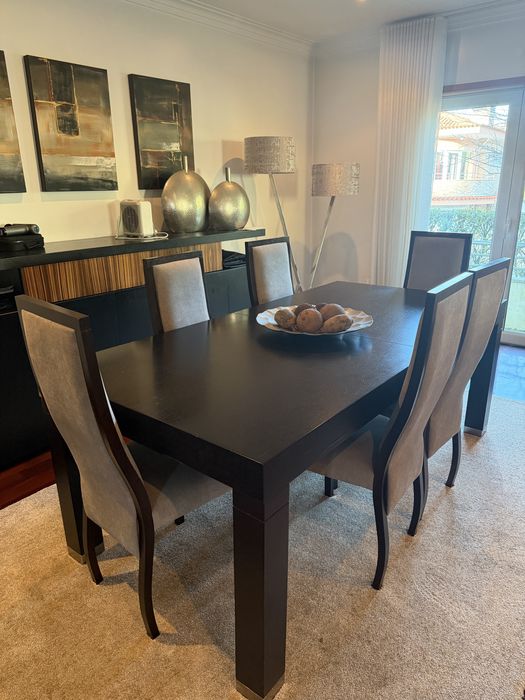 Mesa de jantar extensivel e 6 cadeiras