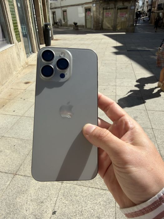 iPhone 15 Pro Max 256GB | Titânio Natural | 98% Bateria | Como Novo