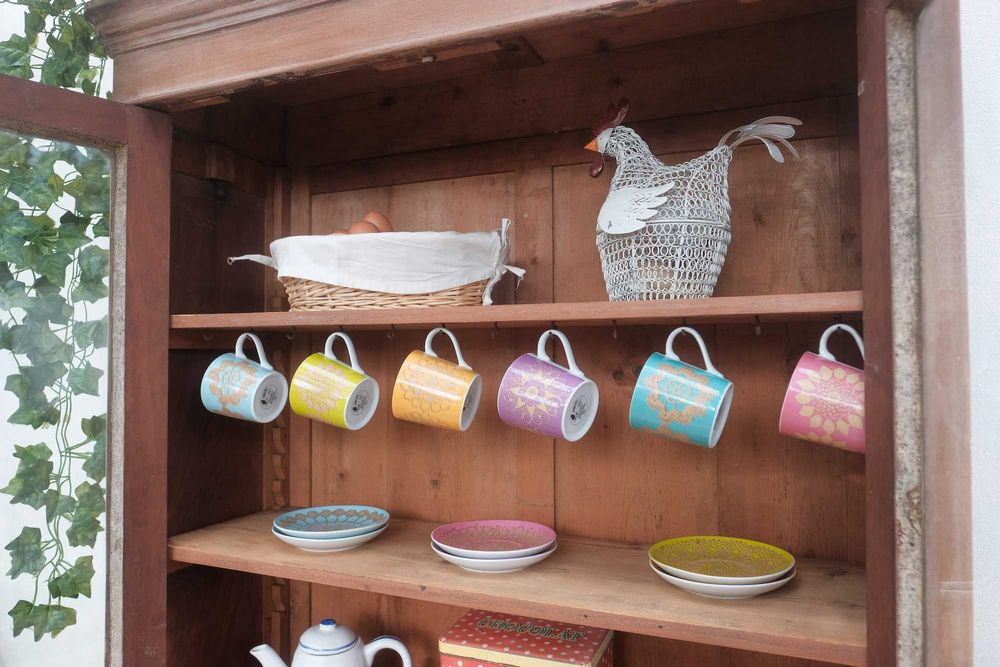 Armário de parede antigo