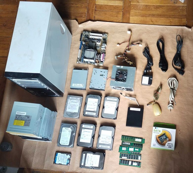 Компьютер разобраный, комплектующие, кабеля