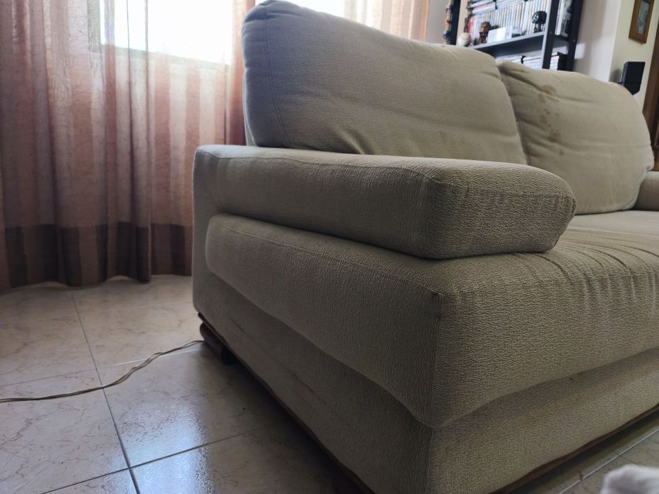Sofá de 3 lugares de  1.90 por 90