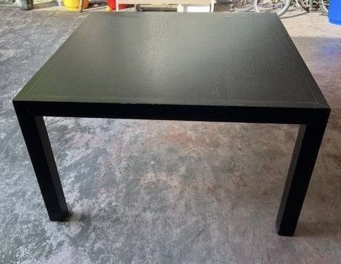 Mesa quadrada em Wengé