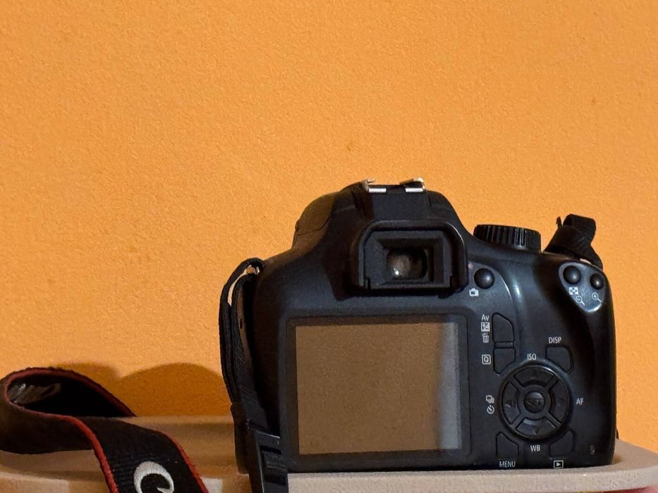 Дзеркальний фотоапарат Canon EOS 4000D Kit 18-55mm (Стан гарний)