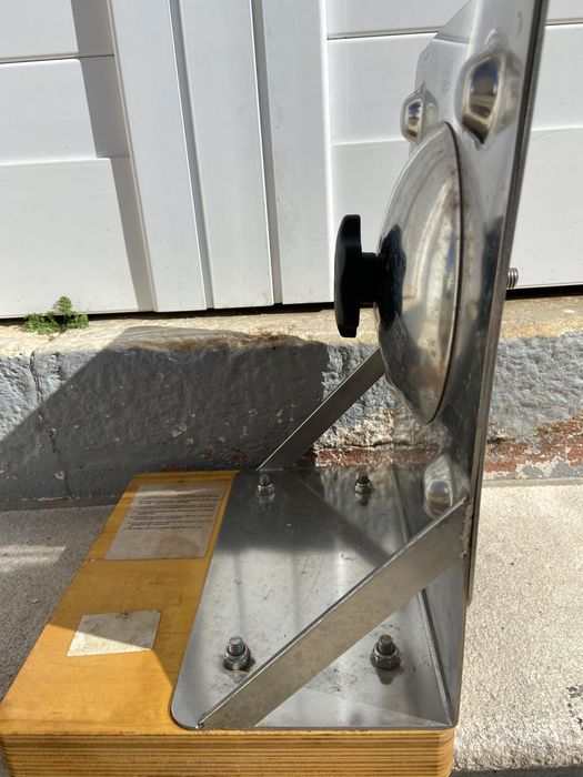 Suporte para motor auxiliar barco