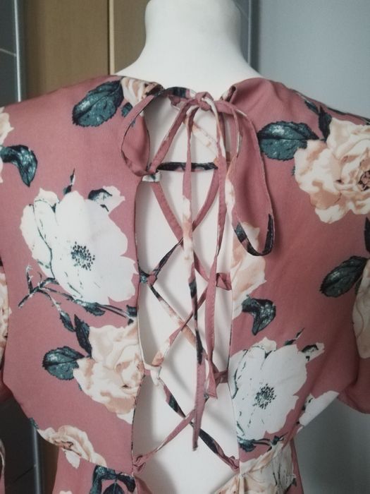 Sukienka w kwiaty letnia