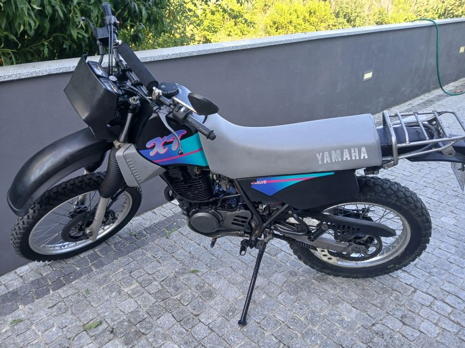 Yamaha xt 350 preta