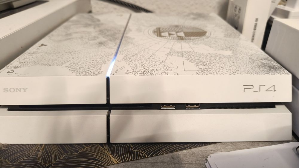 Konsola ps 4 Limited Edition,1 pad, słuchawki 10 gier