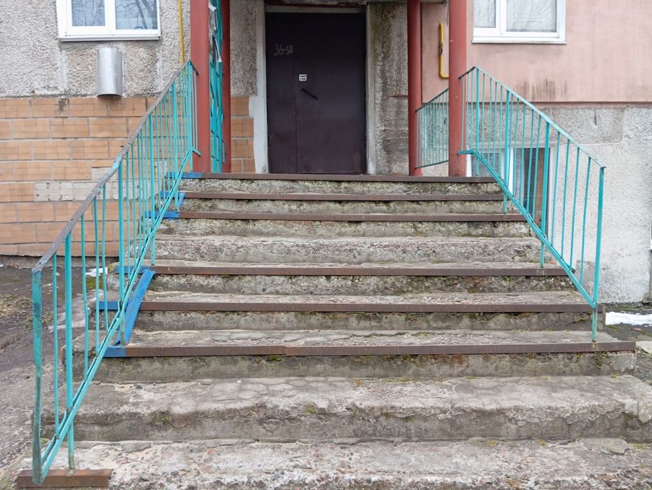 Продам 2-кімнатну квартиру + гараж з сараєм у Побузькому