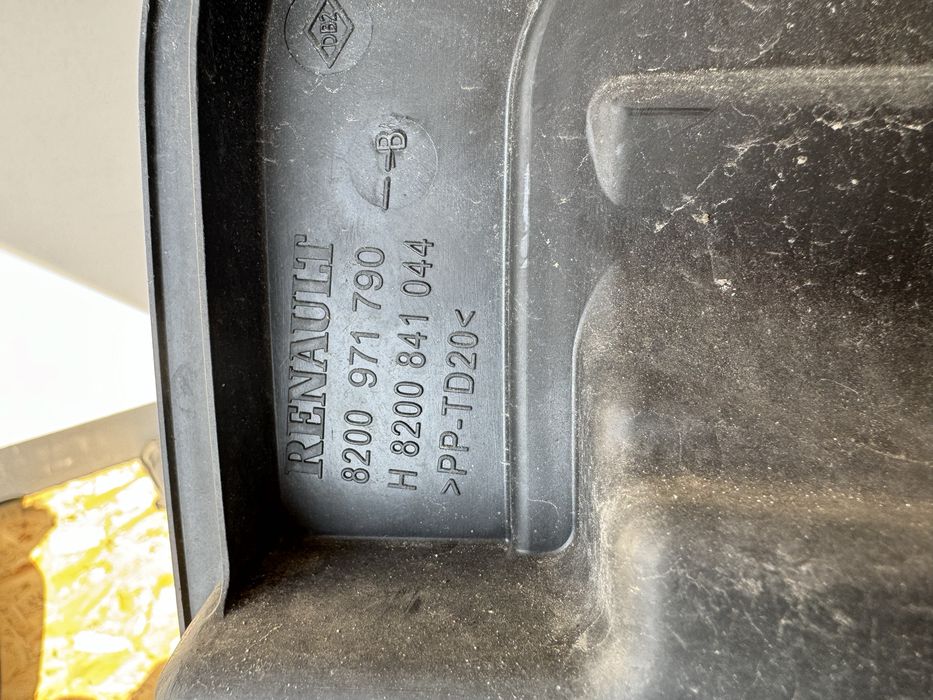 Резонатор повітряний патрубок заборник  Renault 8200923128