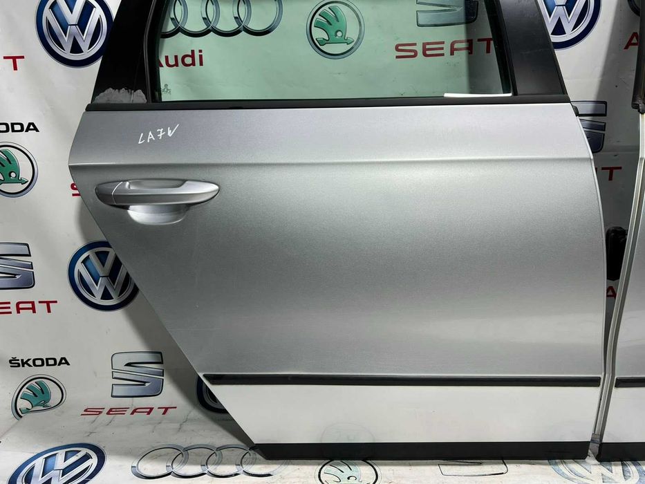 Двері задні універсал Volkswagen Passat B6 Пасат Б6 LA7W