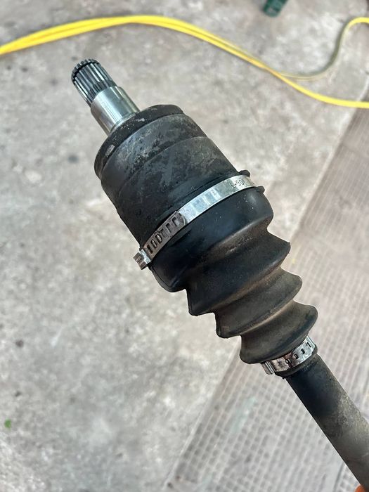 Напіввісь права зі шрусом