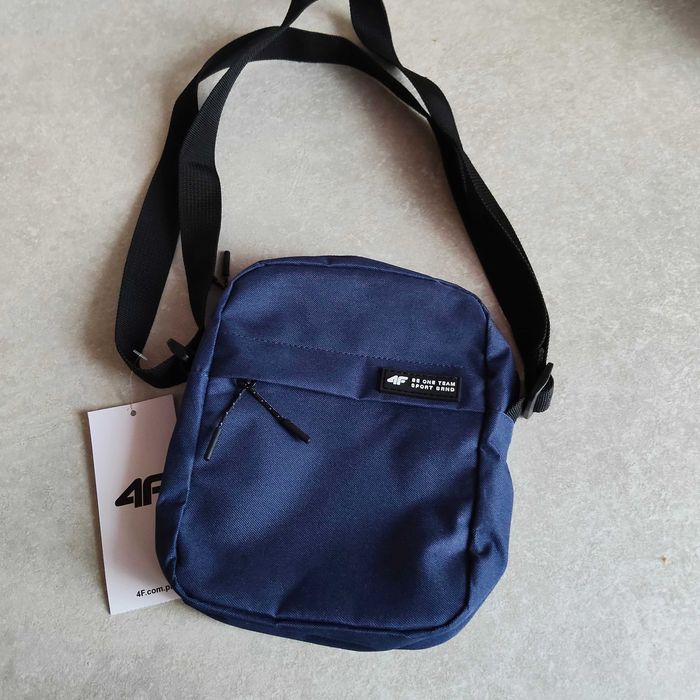 saszetka 4F granatowa na ramię