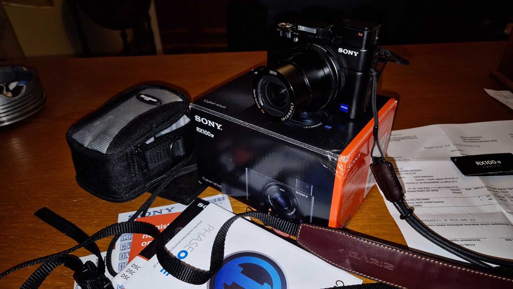 Sprzedam aparat Sony RX100 IV z akcesoriami Gariz i kartą pamięci