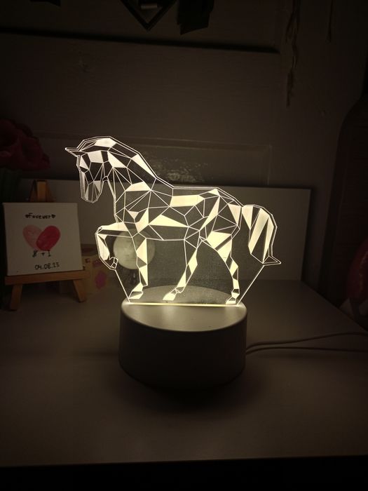 Lampka nocna w kształcie konia