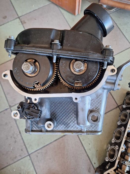 Głowica pokrywa zaworów BMW M3 E923 S65b40a 4.4 V8