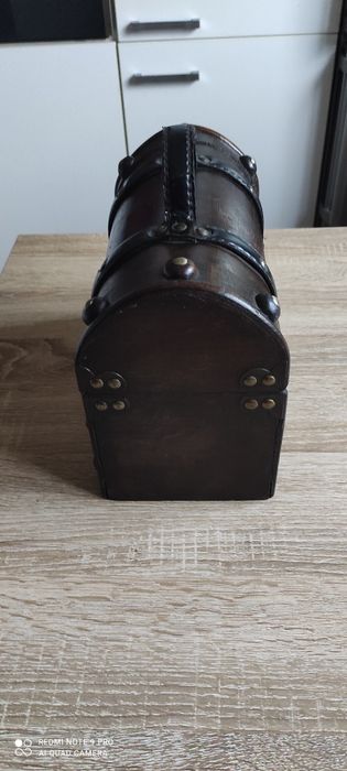 Sprzedam stylowy kuferek
