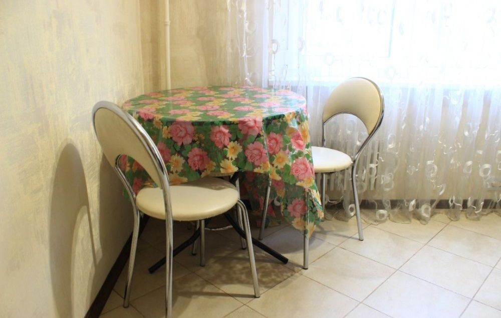 Посуточно 1я. кв ул. Братиславская 36 Институт сердца, м. Черниговская