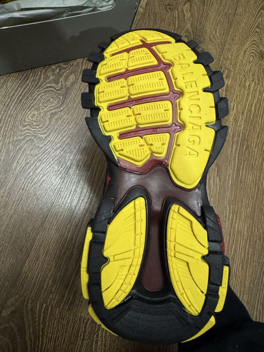Нові Balenciaga Track