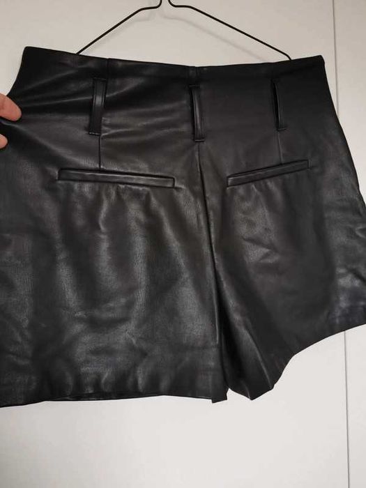 Calções pretos em ecopele para rapariga