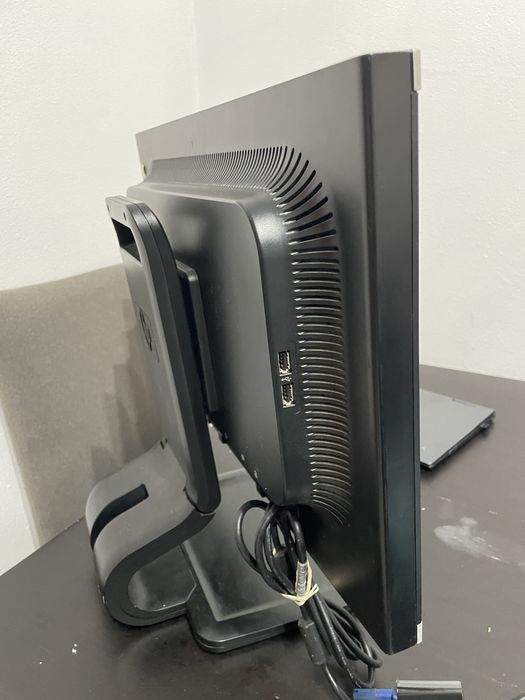 Monitor Profissional HP LA2205wg - 22" (Ergonómico e Rotativo)
