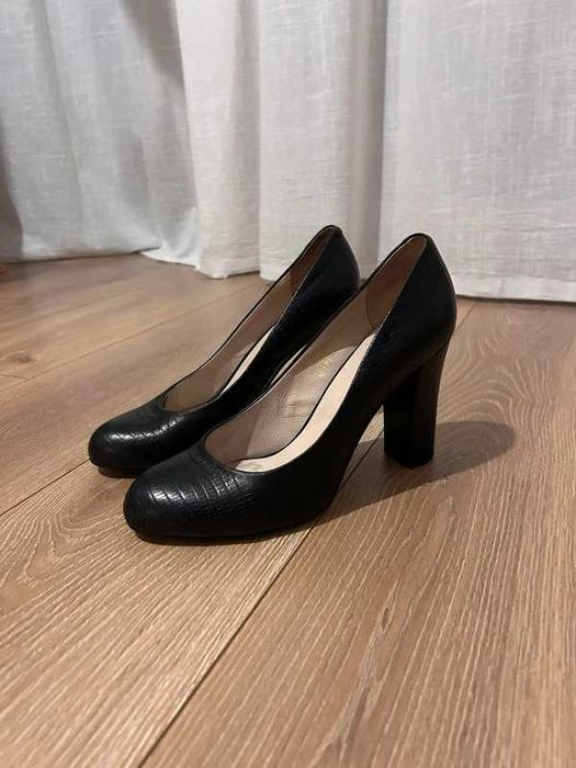 Czarne szpilki / czółenka damskie – rozmiar 39 skóra