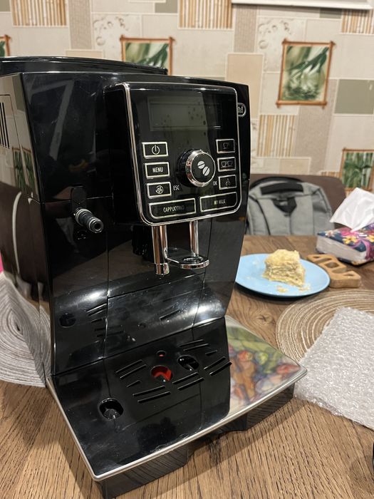 НЕ ВМИКАЄТЬСЯ Продам кавоварку делонгі. Кавомашина Delonghi ecam25.457