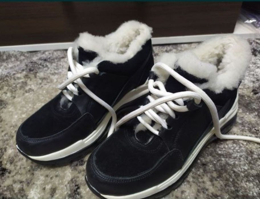 Кросівки жіночі зимові