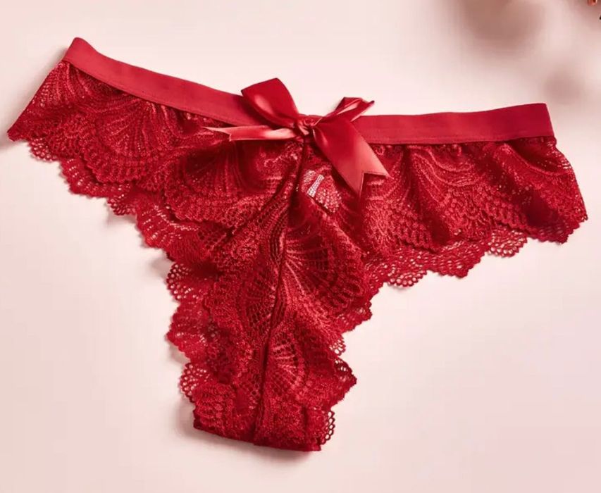 Трусики чорні та червоні (на бедра 117-123 см)