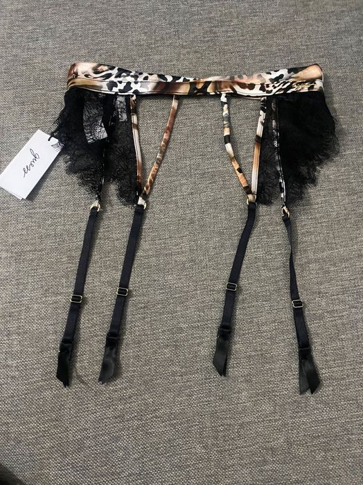 Pas do pończoch GUESS