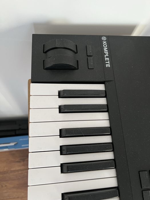 Midi - клавіатура Native Instruments Komplete Kontrol A61