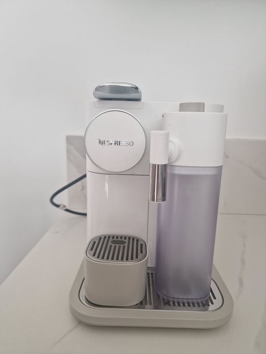 Máquina de Café Nespresso Gran Latissima como nova