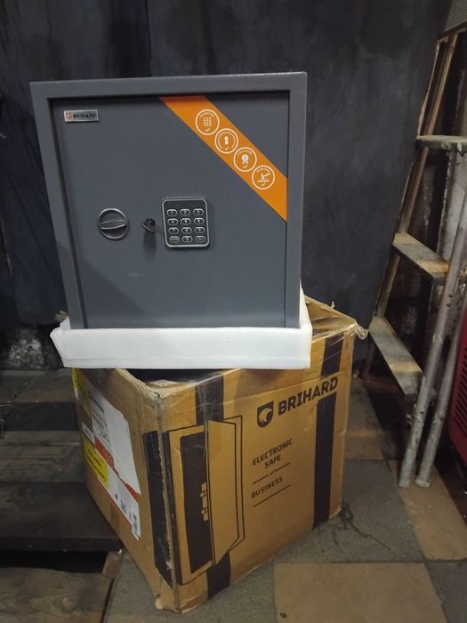 Sejf elektroniczny BRIHARD 48 litr. 40x36x36 z półką grafit