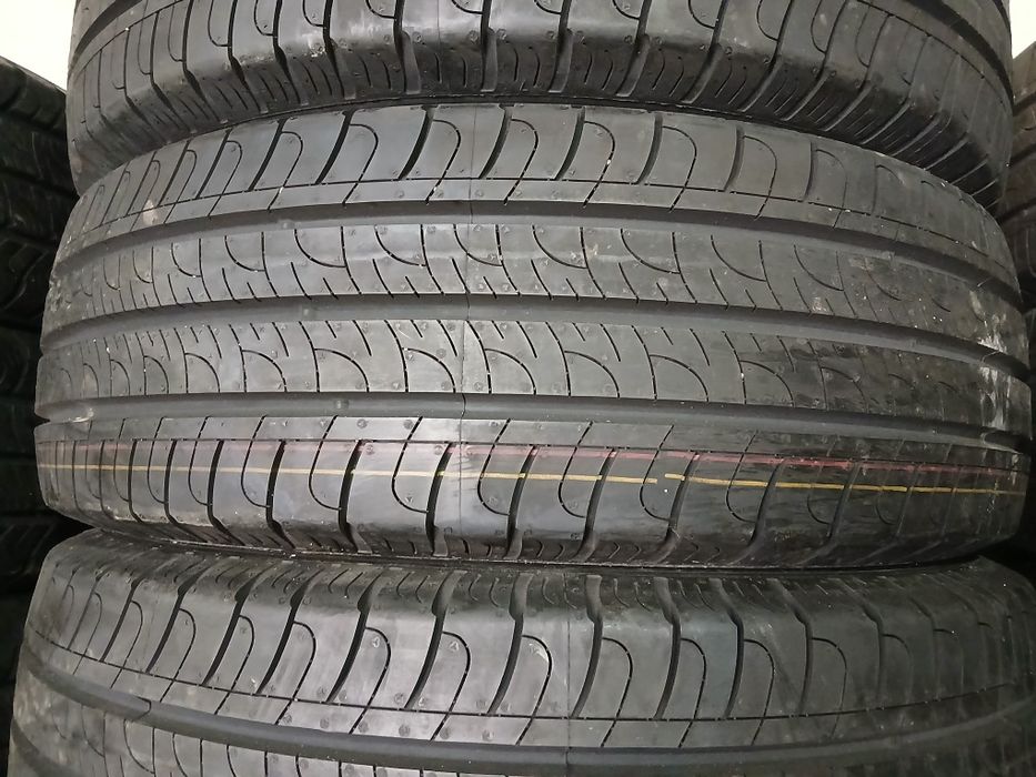 Pneus Novos 205/65R16 C Goodyear