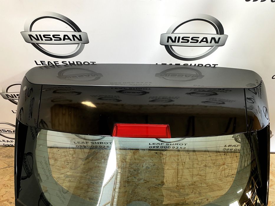 Кришка багажника Nissan Leaf ZE1 задня дверь ляда Нісан Ліф 18-25 шрот