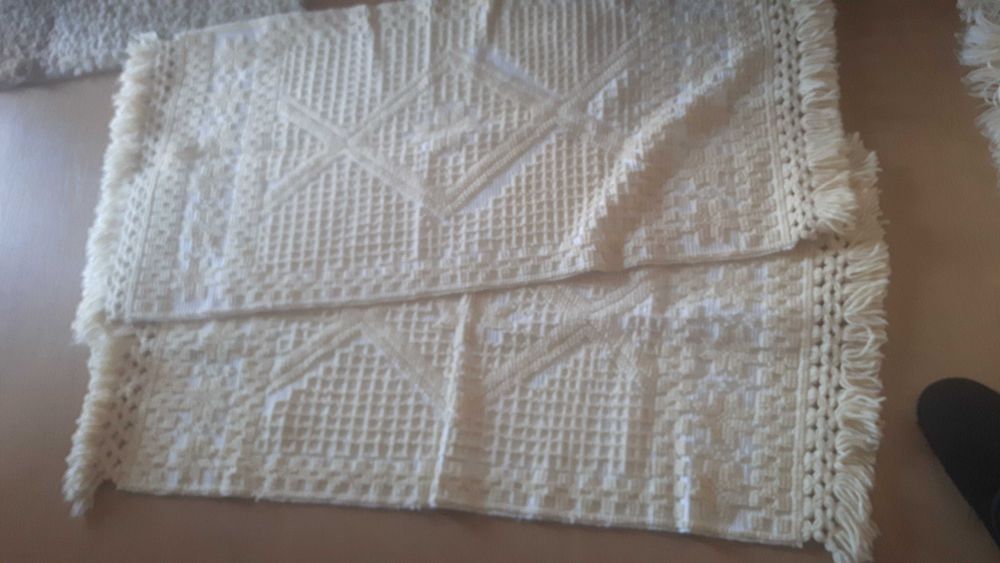 Tapetes brancos de quarto