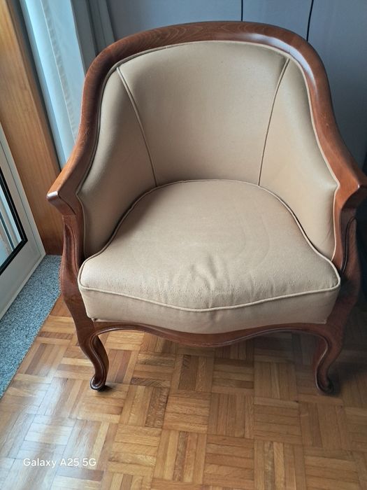 Mobilia em muito bom estado.