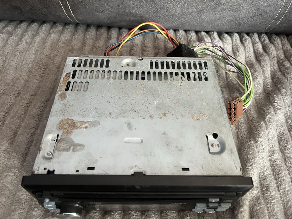 автомобільна магнітола Clarion BD239R.