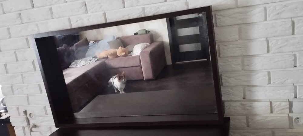 Комод з дзеркалом