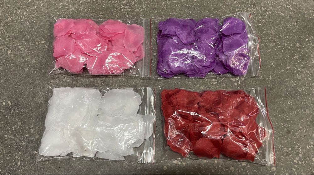 Штучні пелюстки троянд Тканина ! Не флезелін!