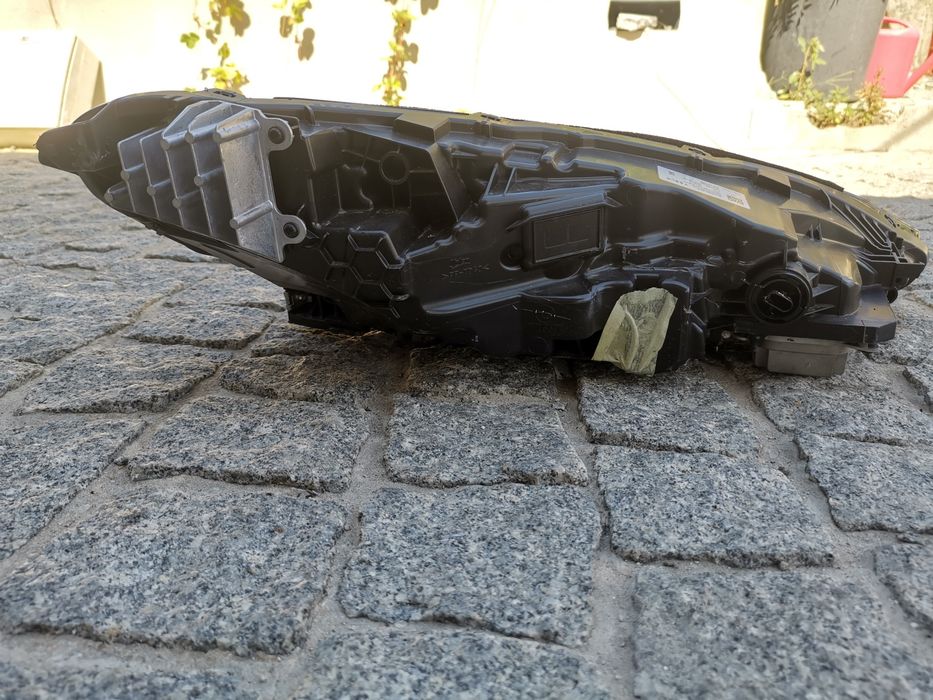 Ótica esquerda Tesla model 3